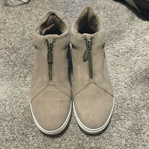 Waterproof Wedge sneakers!